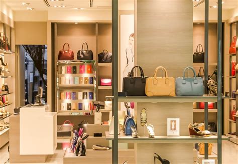 la contraffazione dei prodotti di lusso|Anticontraffazione e mercato luxury: i trend del 2022 .